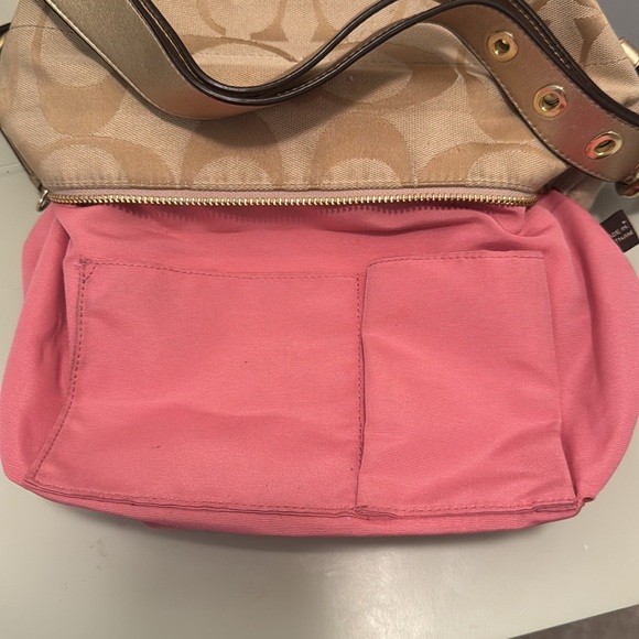 Small authen Coach purse. Cream and gold, leather straps. Gently used - Picture 7 of 9